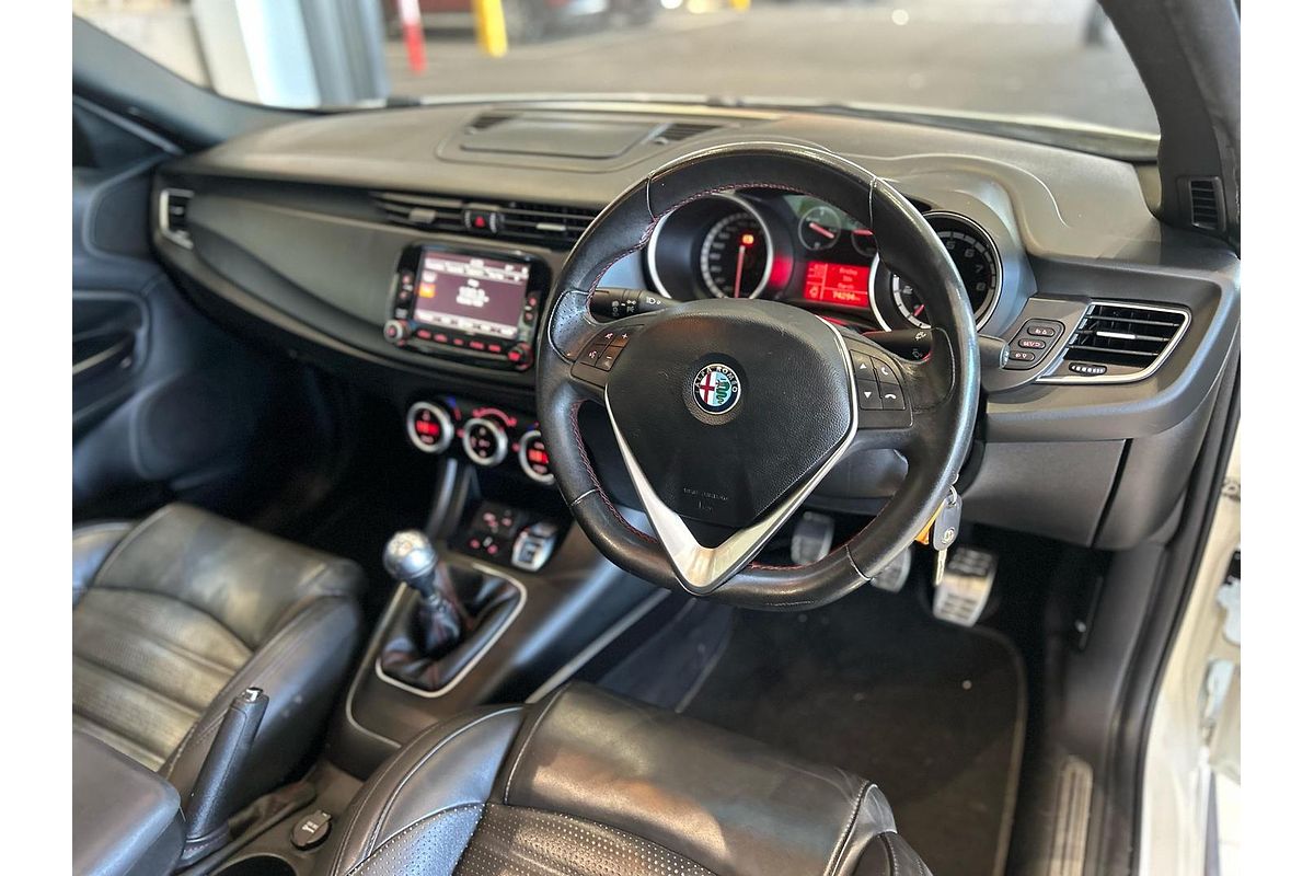 2016 Alfa Romeo Giulietta Distinctive Series 1