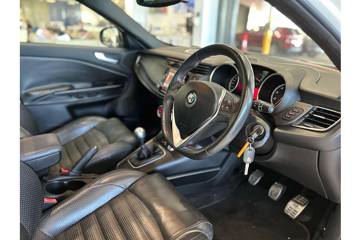 2016 Alfa Romeo Giulietta Distinctive Series 1