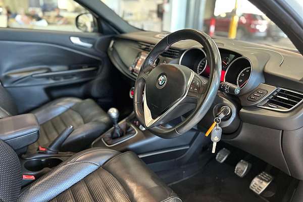 2016 Alfa Romeo Giulietta Distinctive Series 1