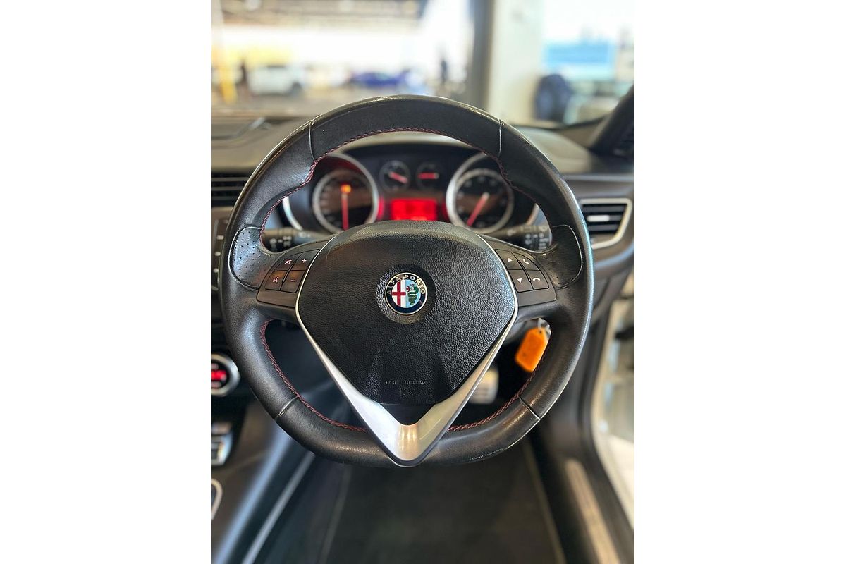 2016 Alfa Romeo Giulietta Distinctive Series 1