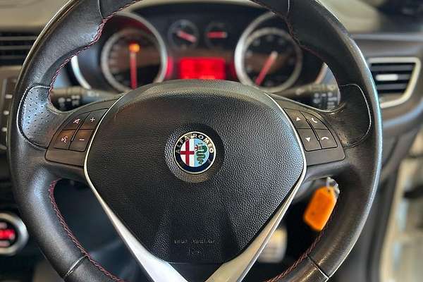 2016 Alfa Romeo Giulietta Distinctive Series 1