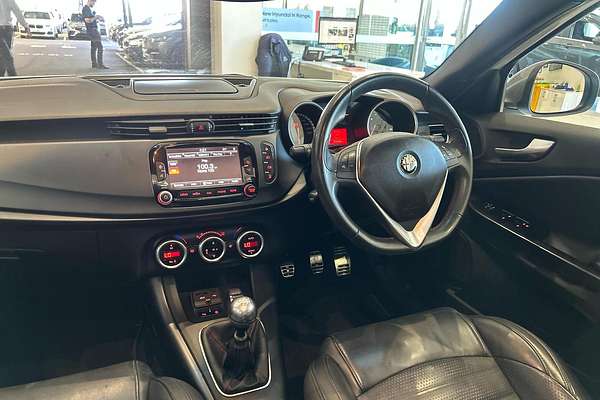 2016 Alfa Romeo Giulietta Distinctive Series 1