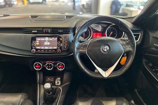 2016 Alfa Romeo Giulietta Distinctive Series 1