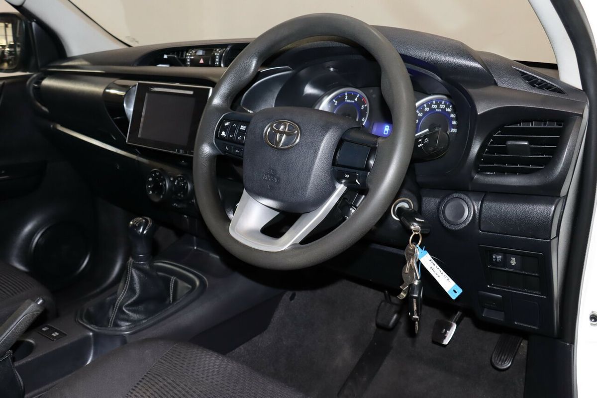 2017 Toyota Hilux SR GUN126R 4X4