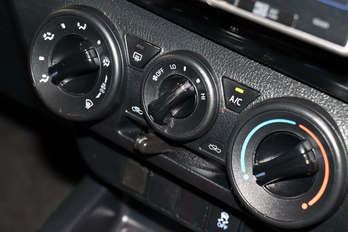 2017 Toyota Hilux SR GUN126R 4X4