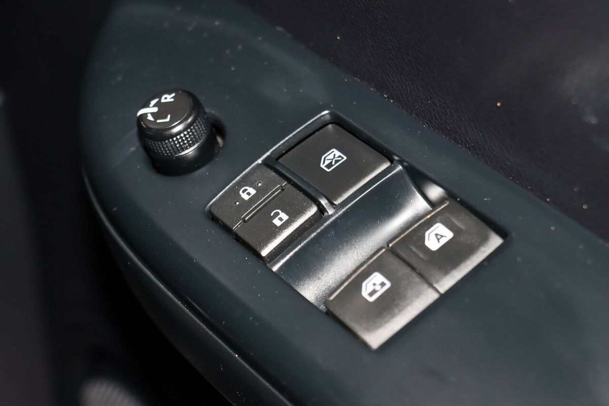 2017 Toyota Hilux SR GUN126R 4X4