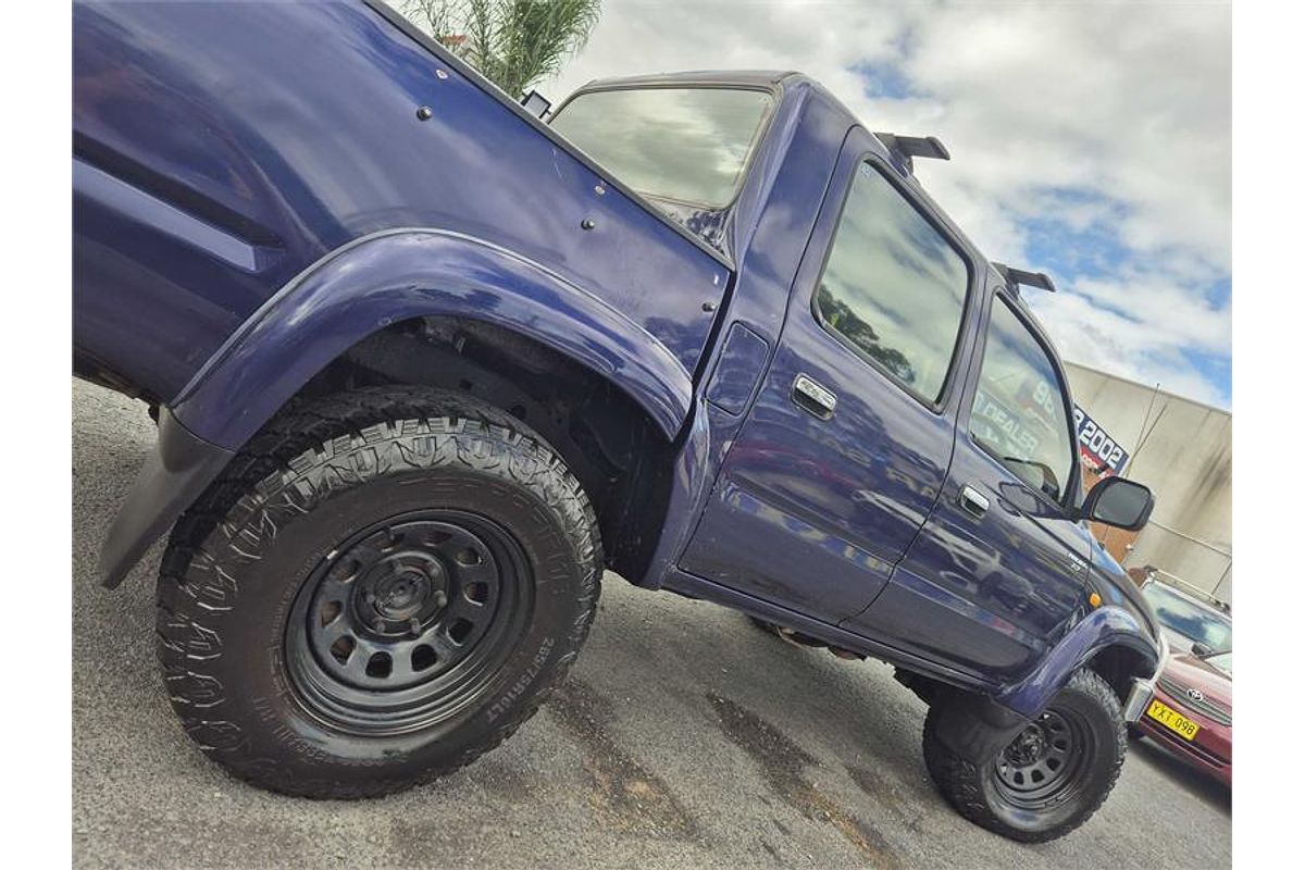 2000 Toyota HILUX SR5 (4x4) RZN169R