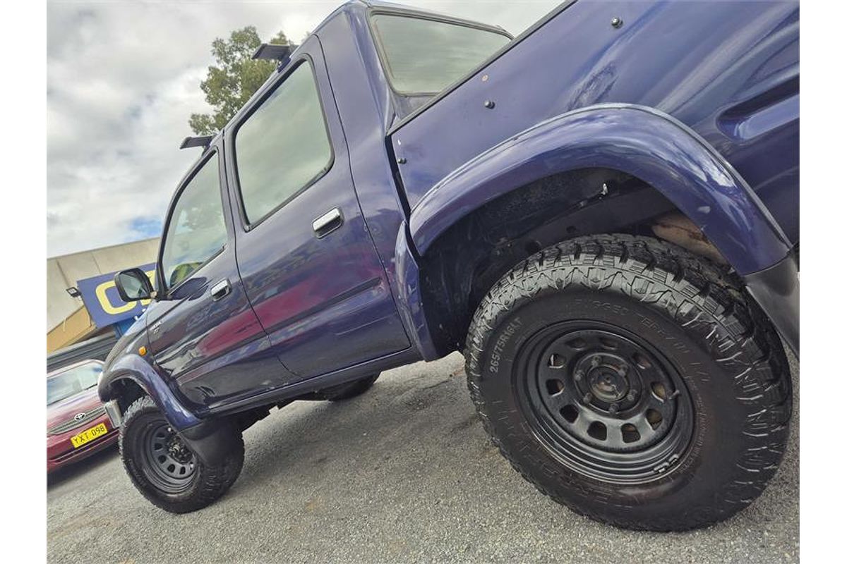 2000 Toyota HILUX SR5 (4x4) RZN169R