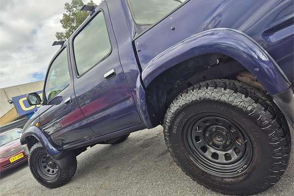 2000 Toyota HILUX SR5 (4x4) RZN169R