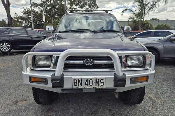 2000 Toyota HILUX SR5 (4x4) RZN169R