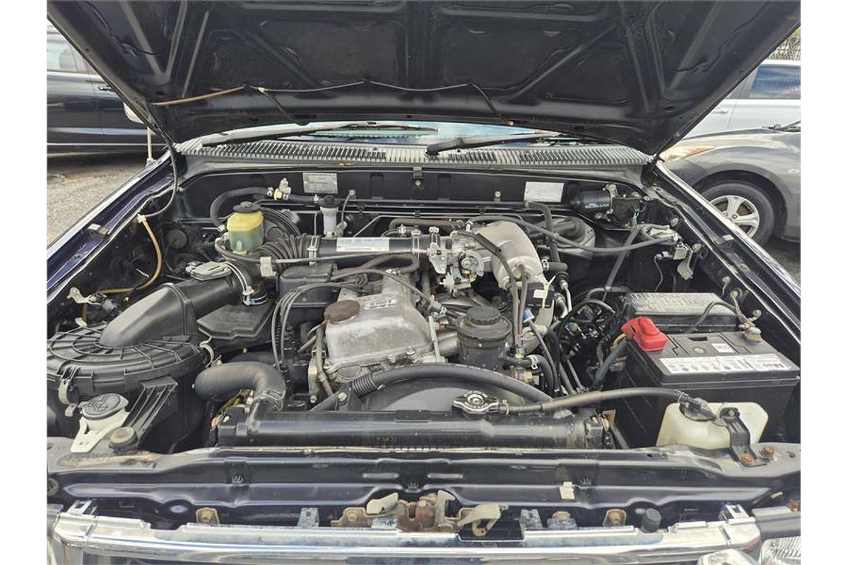 2000 Toyota HILUX SR5 (4x4) RZN169R