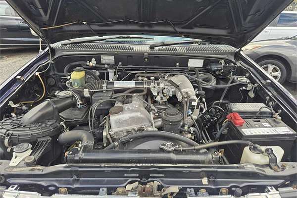 2000 Toyota HILUX SR5 (4x4) RZN169R