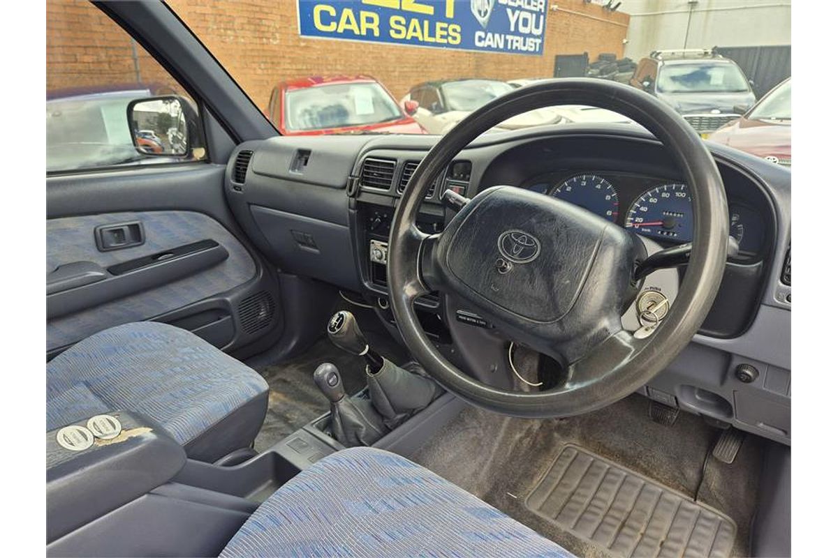 2000 Toyota HILUX SR5 (4x4) RZN169R