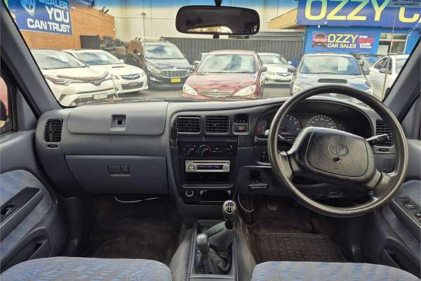 2000 Toyota HILUX SR5 (4x4) RZN169R