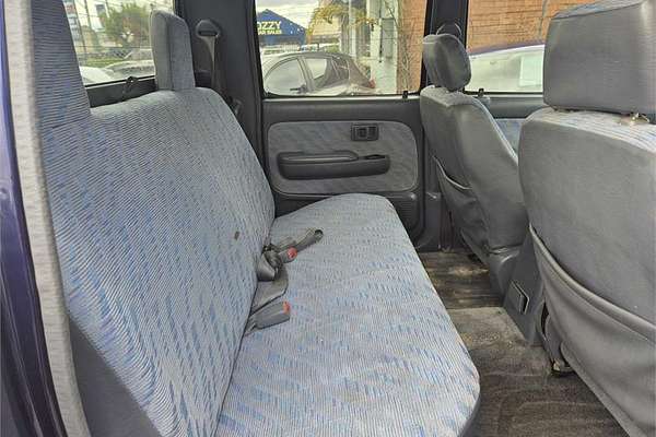 2000 Toyota HILUX SR5 (4x4) RZN169R