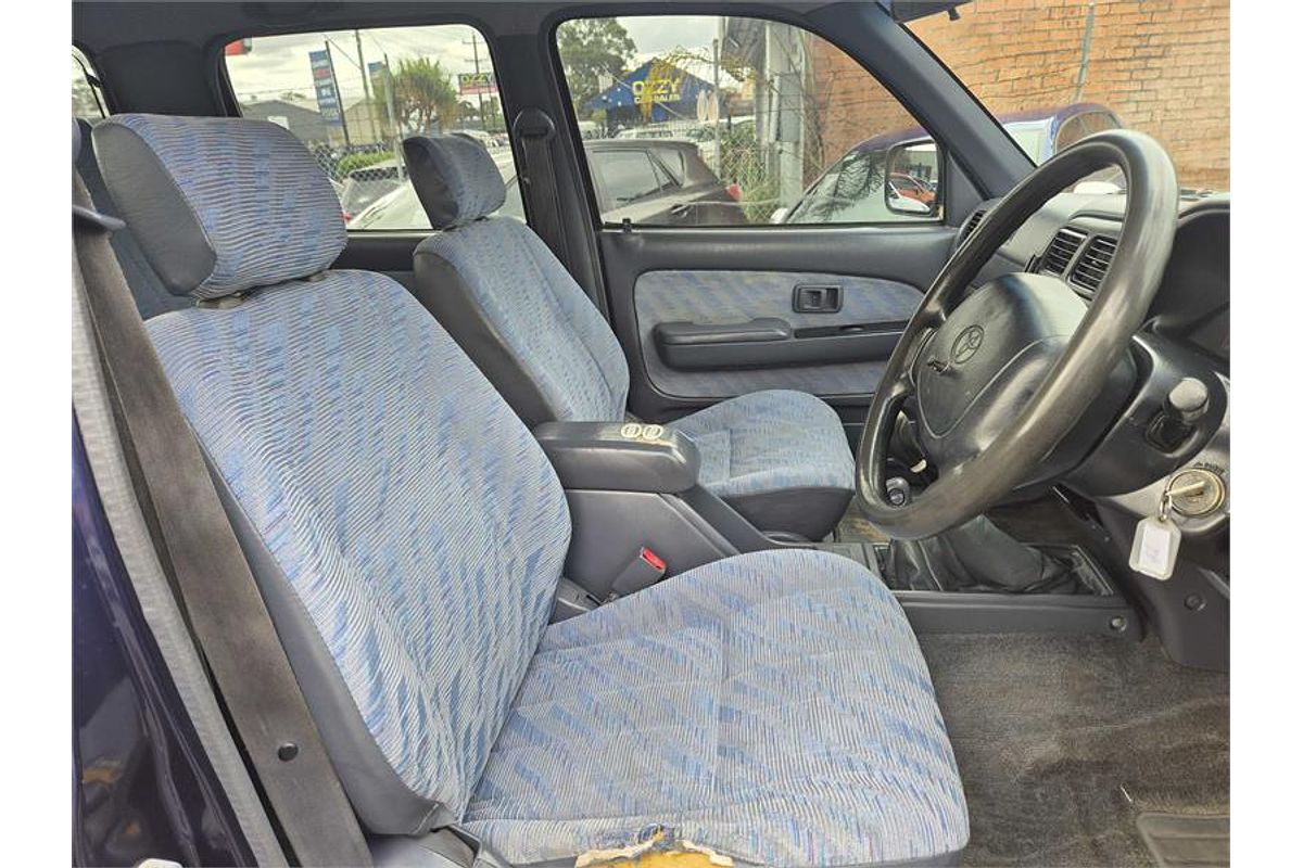 2000 Toyota HILUX SR5 (4x4) RZN169R