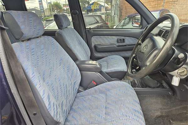 2000 Toyota HILUX SR5 (4x4) RZN169R