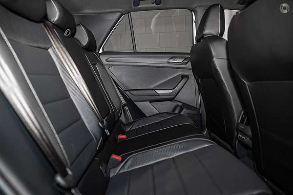2024 Volkswagen T-Roc 140TSI R-Line D11