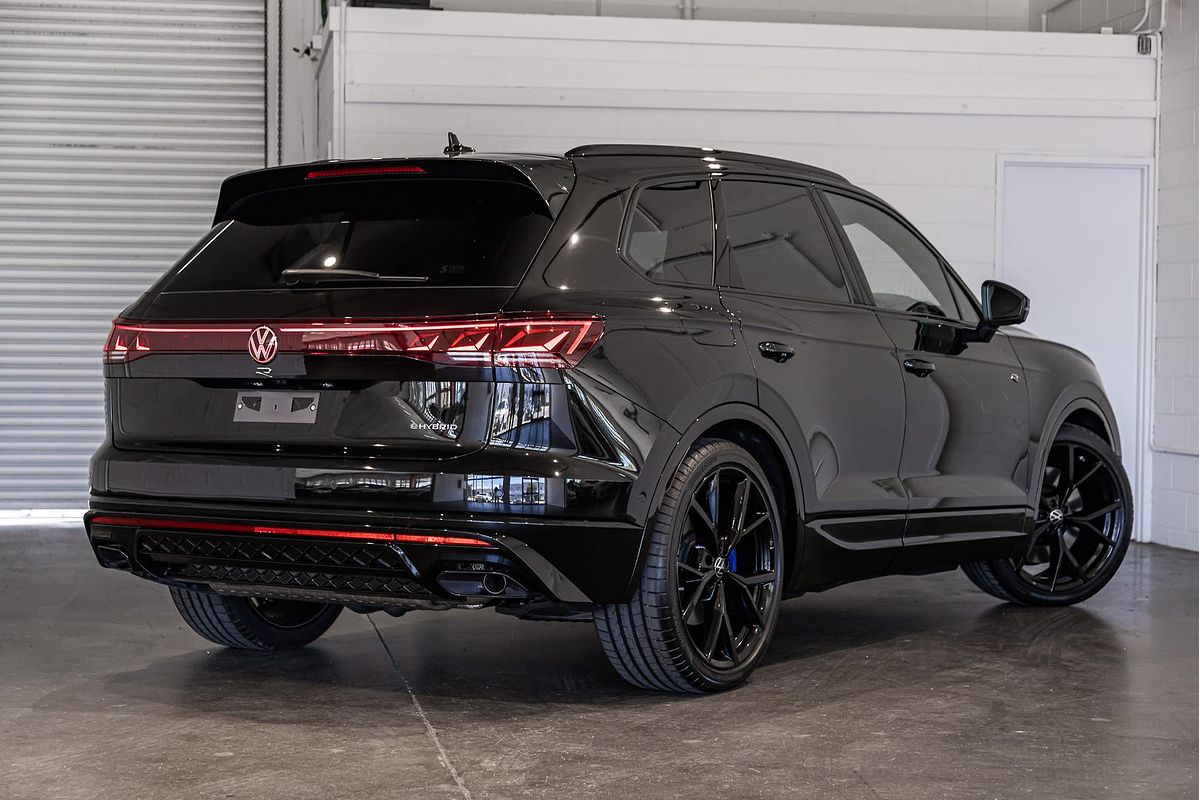 2024 Volkswagen Touareg R RC