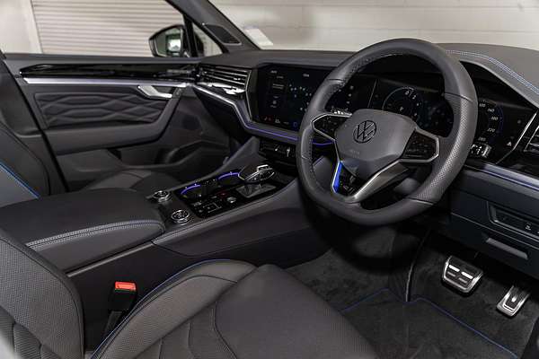 2024 Volkswagen Touareg R RC