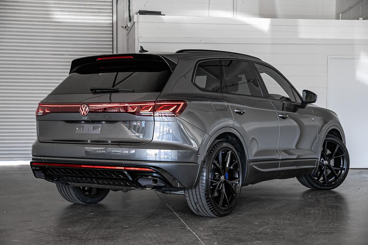 2024 Volkswagen Touareg R RC