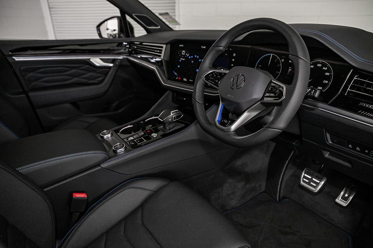2024 Volkswagen Touareg R RC