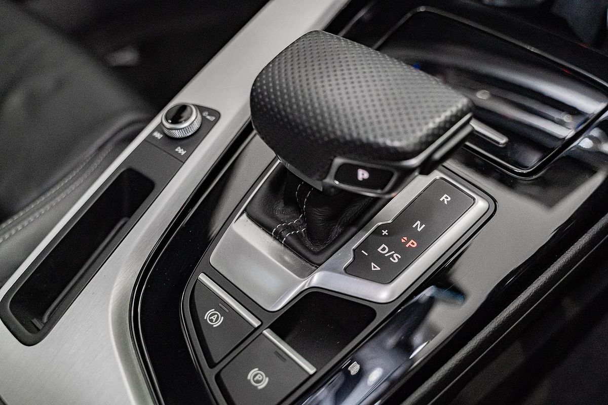 2021 Audi A4 45 TFSI S line B9