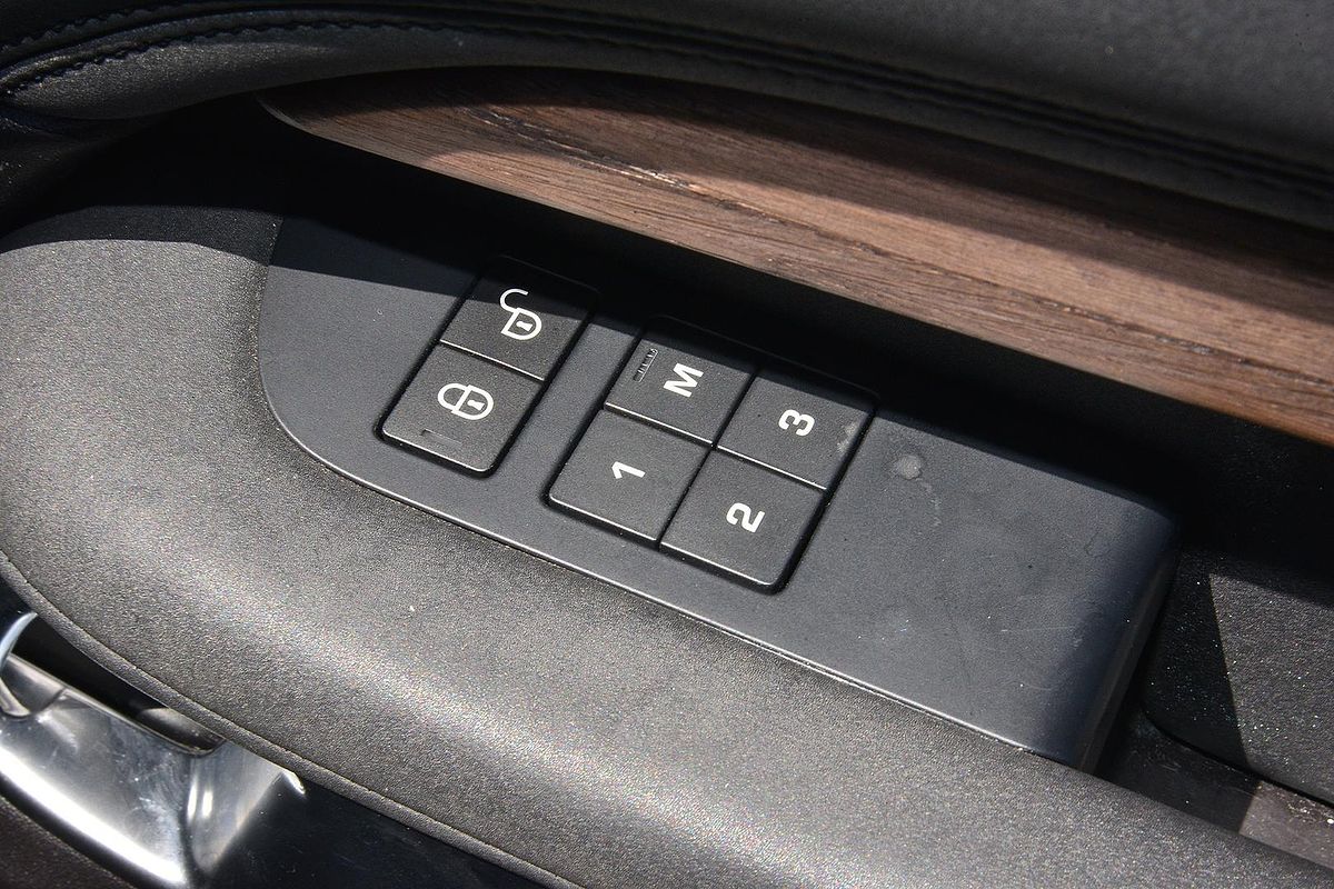 2018 Land Rover Discovery SD4 HSE Series 5