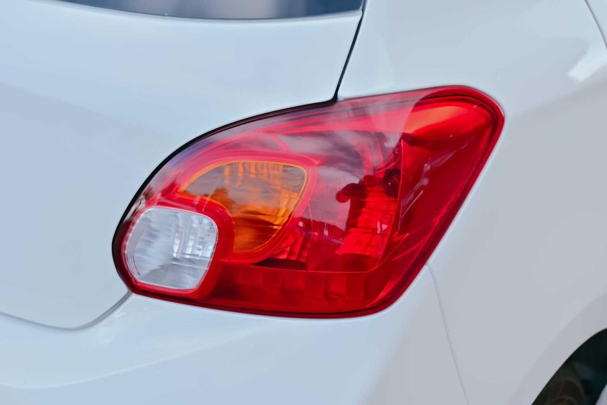 2021 Mitsubishi Mirage ES LB