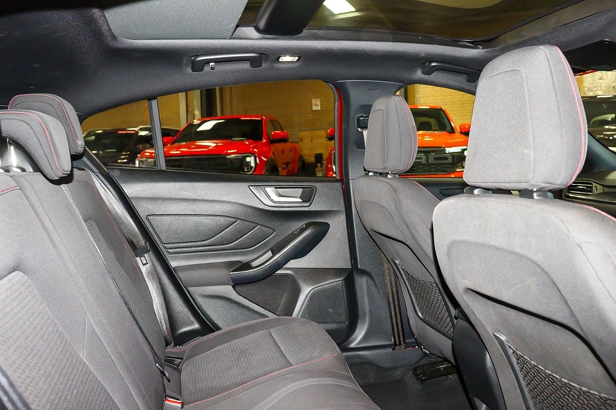 2018 Ford Focus ST-Line SA