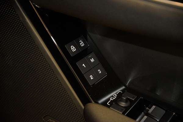 2024 Land Rover Range Rover Velar P250 Dynamic SE L560