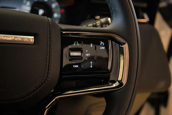 2024 Land Rover Range Rover Velar P250 Dynamic SE L560