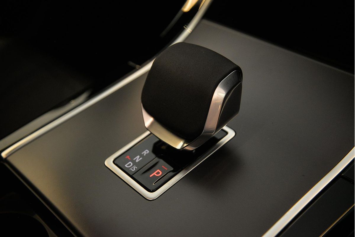 2024 Land Rover Range Rover Velar P250 Dynamic SE L560