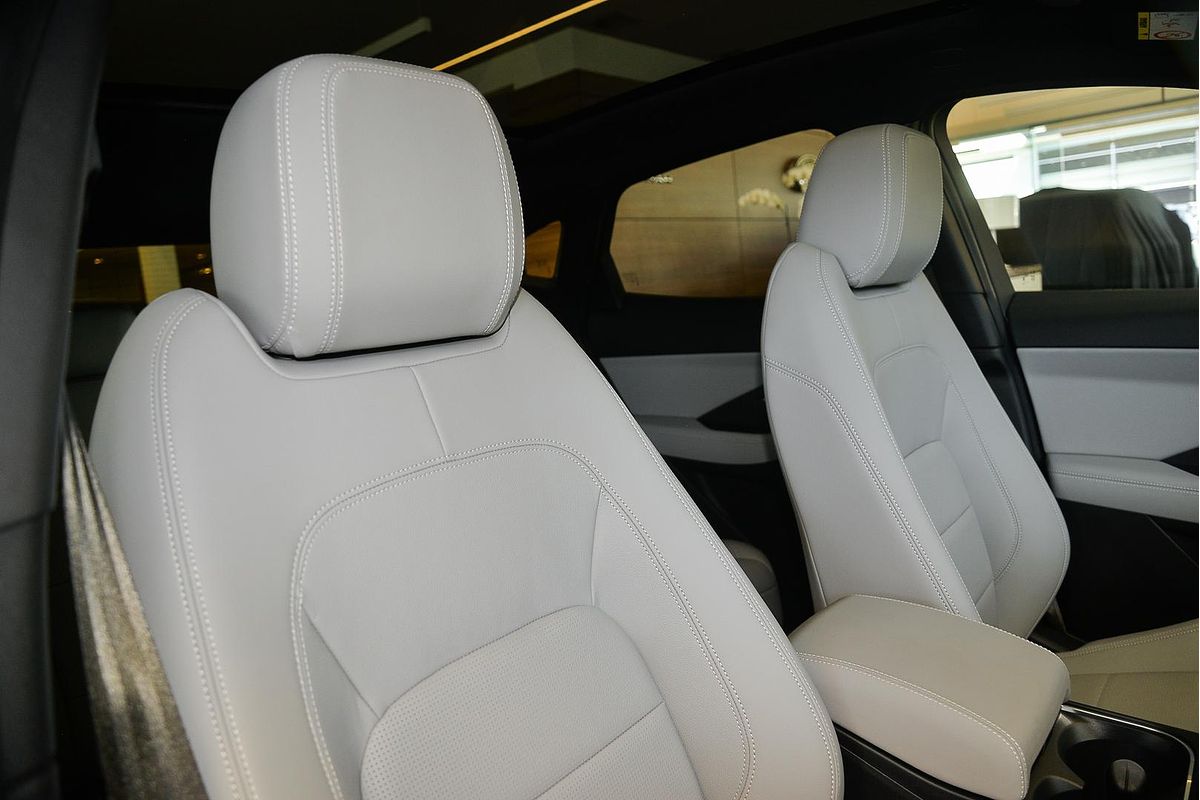 2024 Jaguar E-PACE P250 R-Dynamic SE X540
