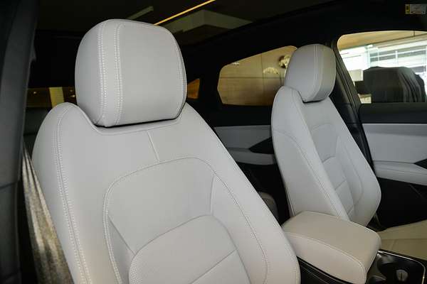 2024 Jaguar E-PACE P250 R-Dynamic SE X540