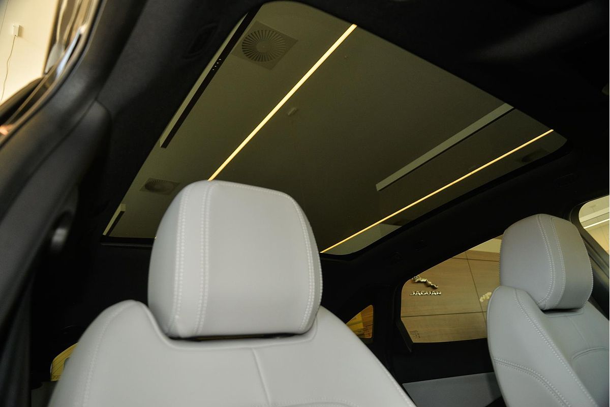 2024 Jaguar E-PACE P250 R-Dynamic SE X540