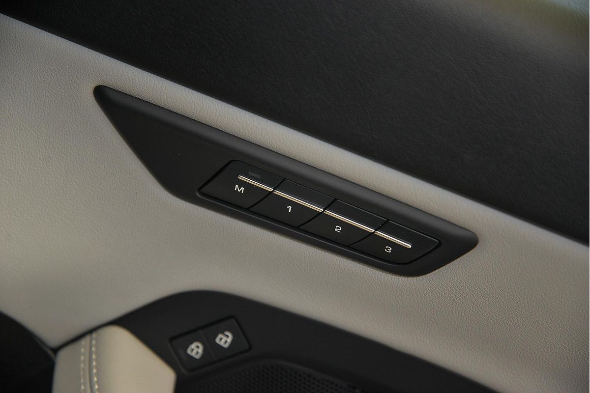 2024 Jaguar E-PACE P250 R-Dynamic SE X540