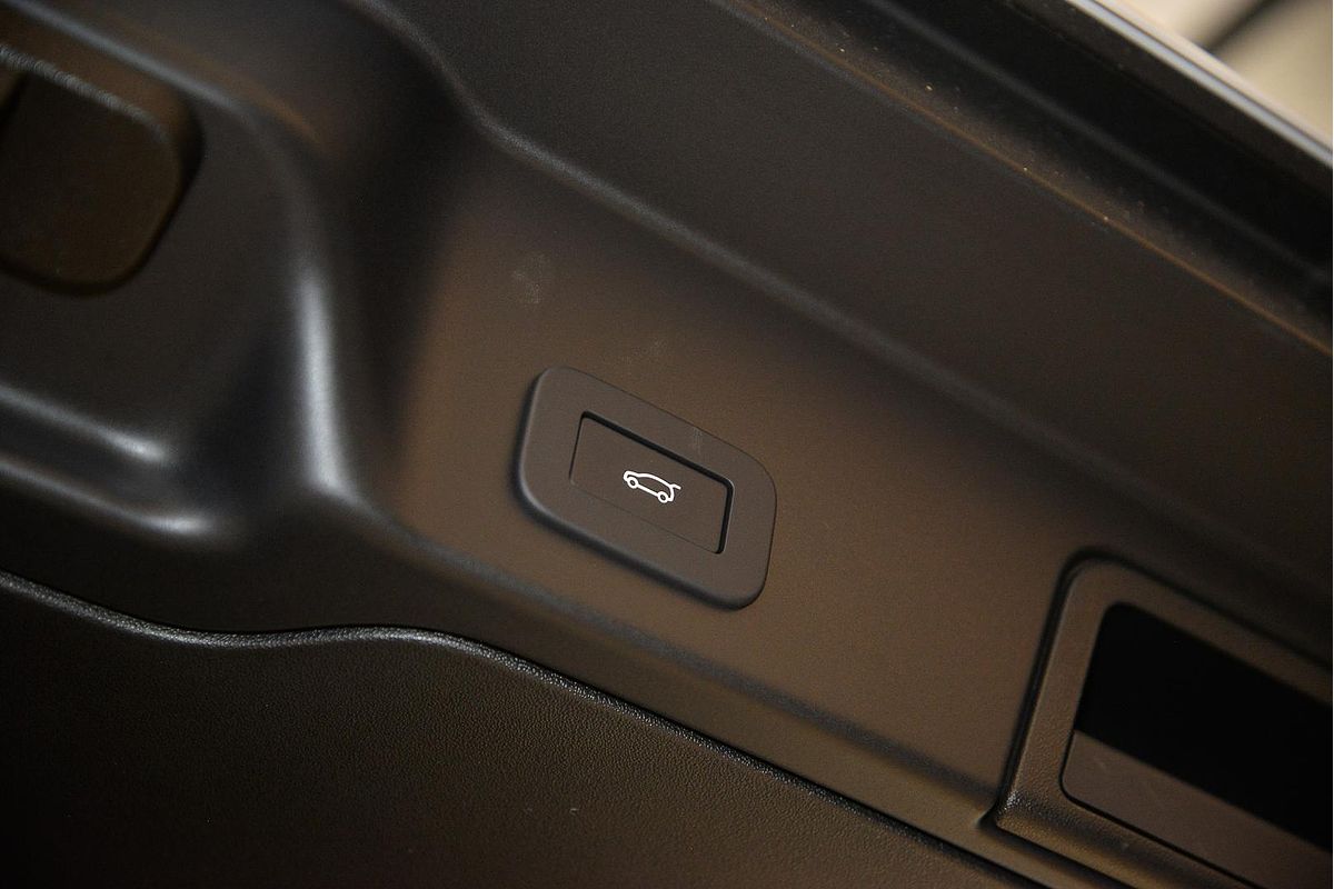 2024 Land Rover Range Rover Evoque P300e Autobiography L551