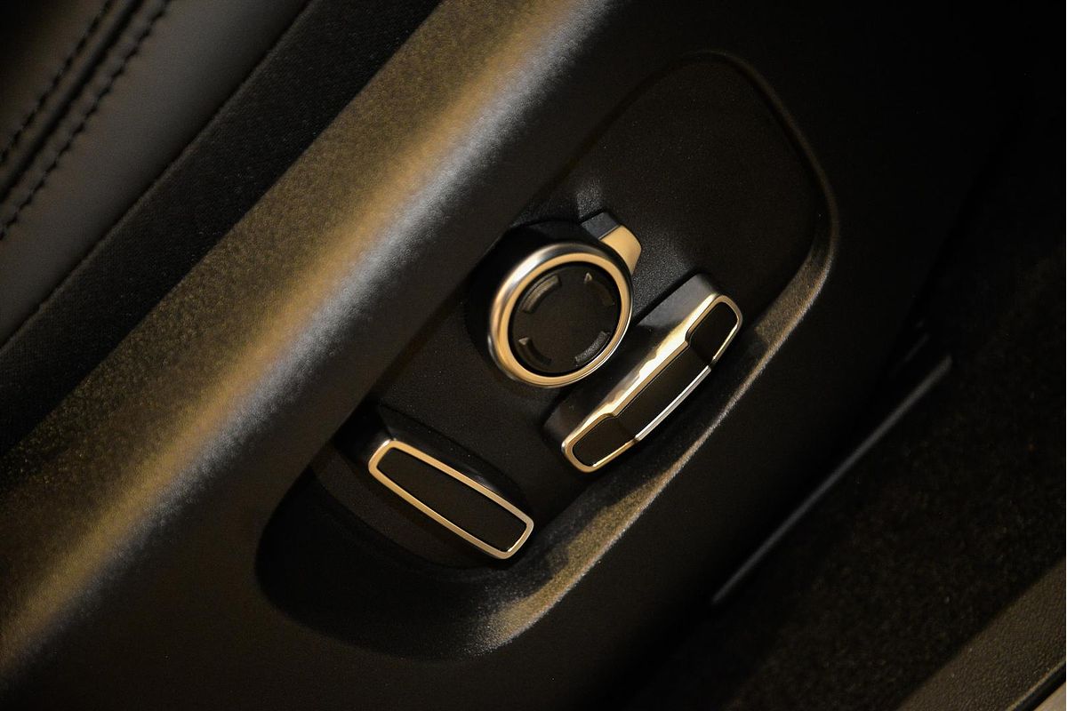 2024 Land Rover Range Rover Evoque P300e Autobiography L551