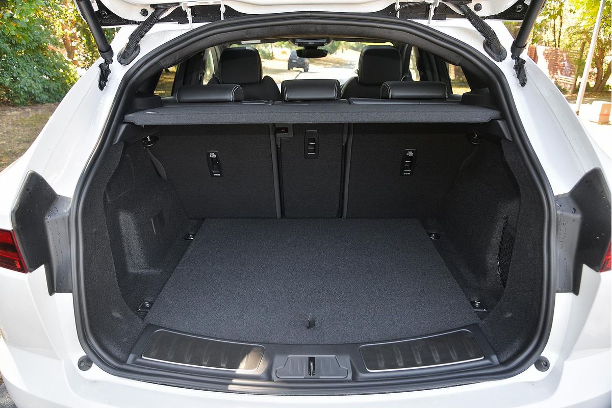 2024 Jaguar E-PACE P250 R-Dynamic HSE X540