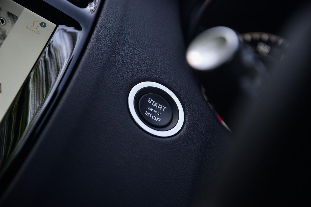 2024 Jaguar E-PACE P250 R-Dynamic HSE X540
