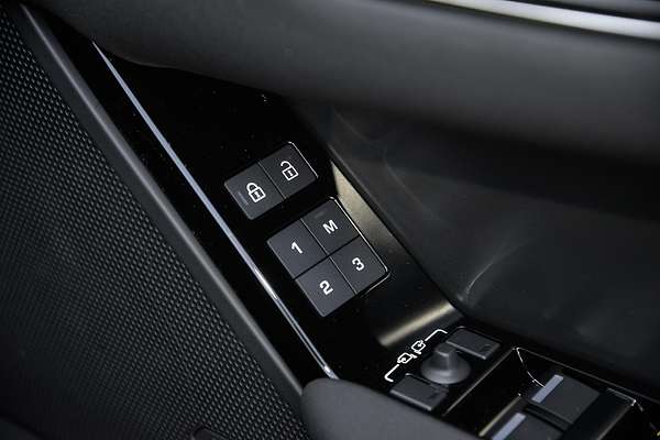 2024 Land Rover Range Rover Velar P250 Dynamic SE L560