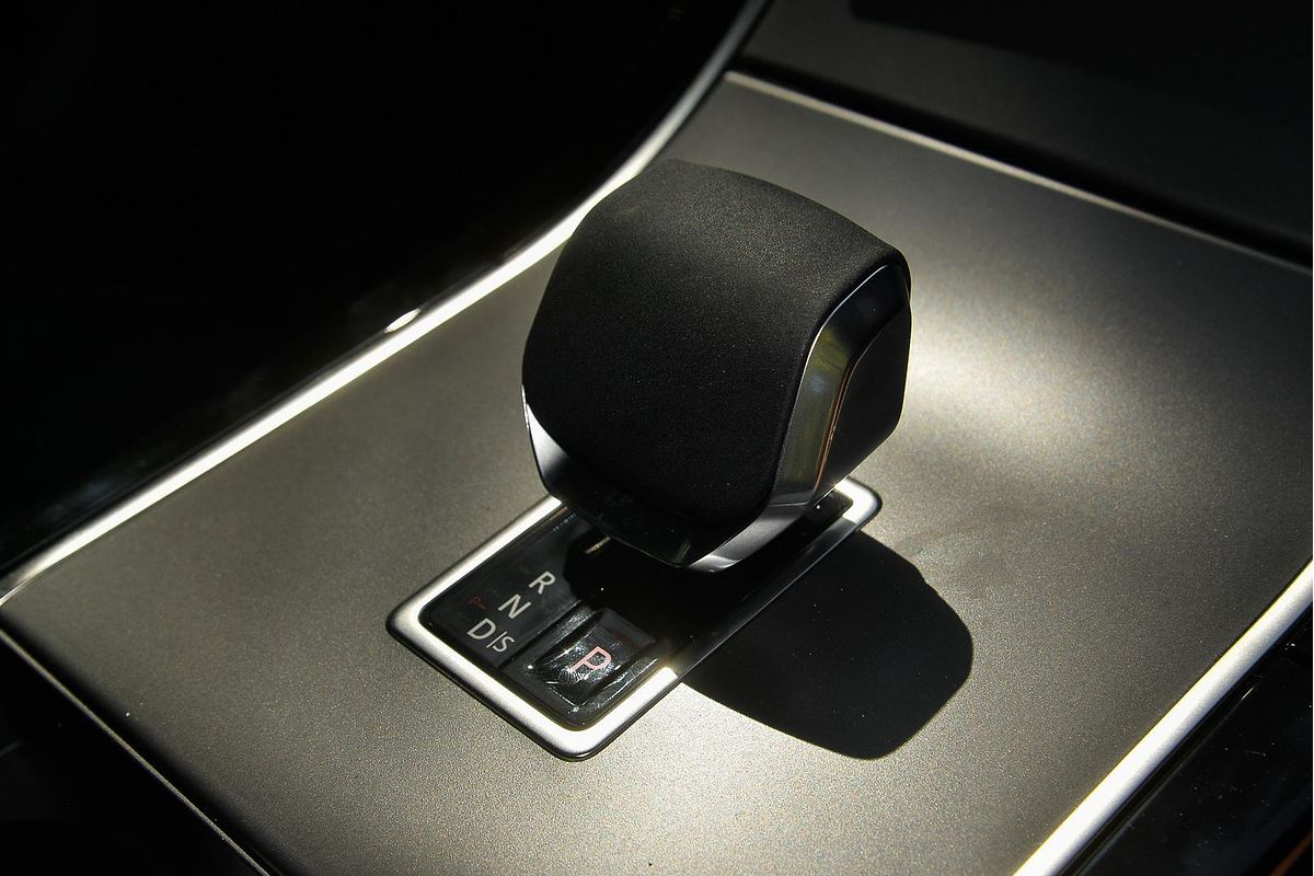 2024 Land Rover Range Rover Velar P250 Dynamic SE L560