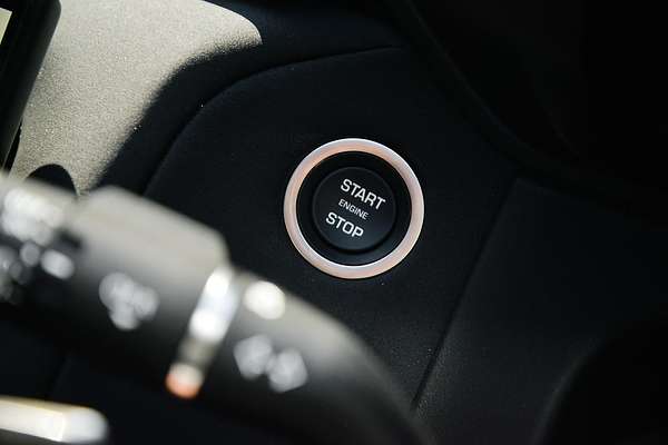 2024 Land Rover Range Rover Velar P250 Dynamic SE L560