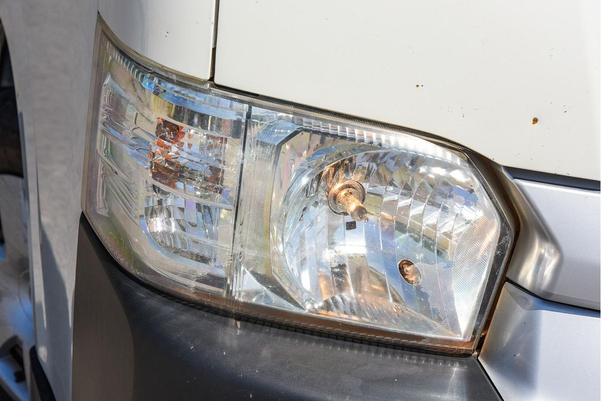 2018 Toyota Hiace Commuter KDH223R