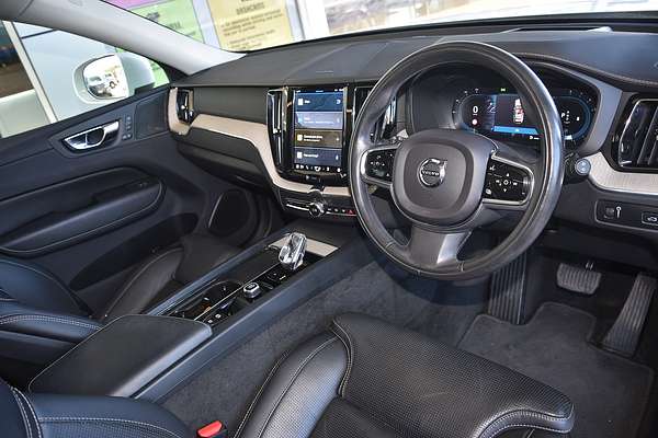 2022 Volvo XC60 B5 Inscription