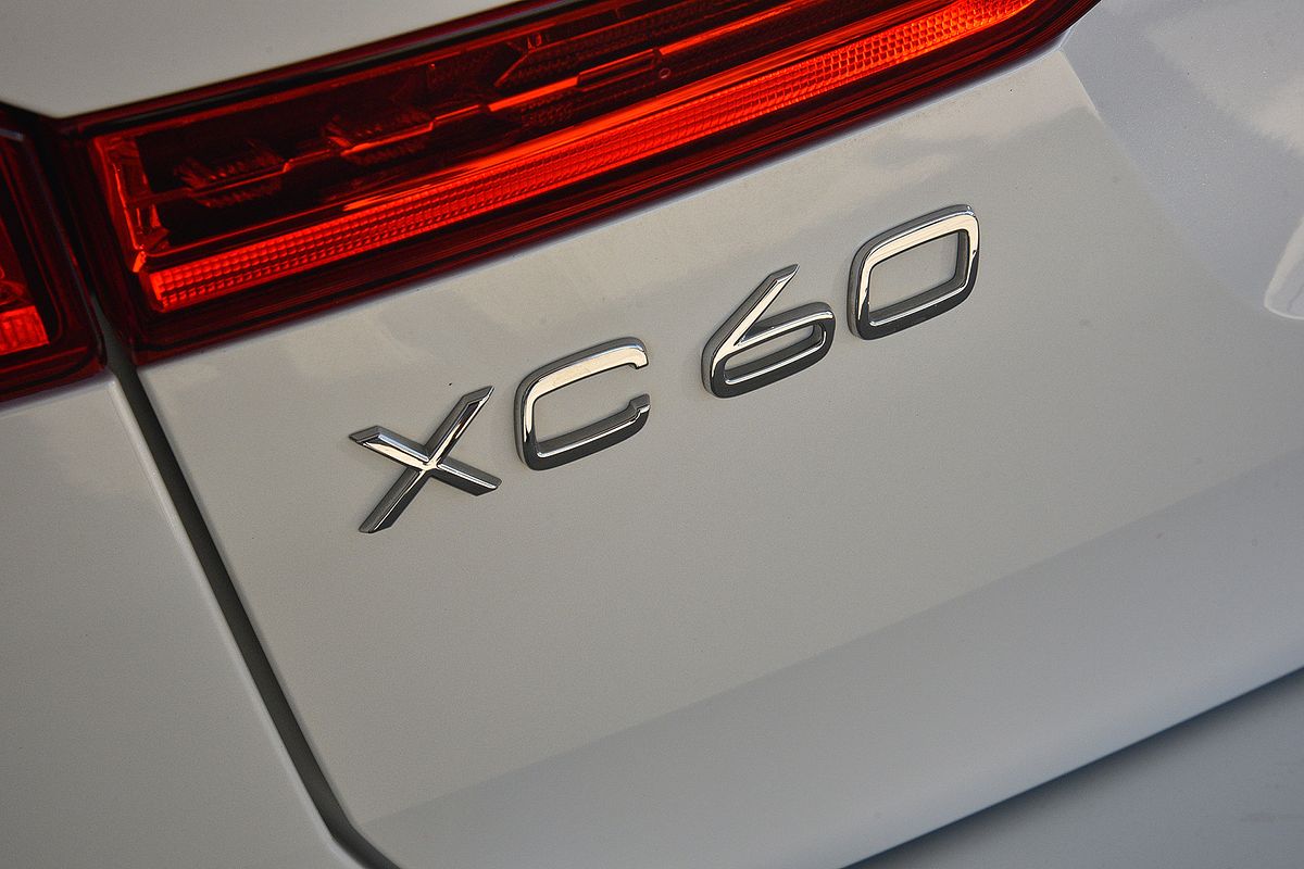 2022 Volvo XC60 B5 Inscription
