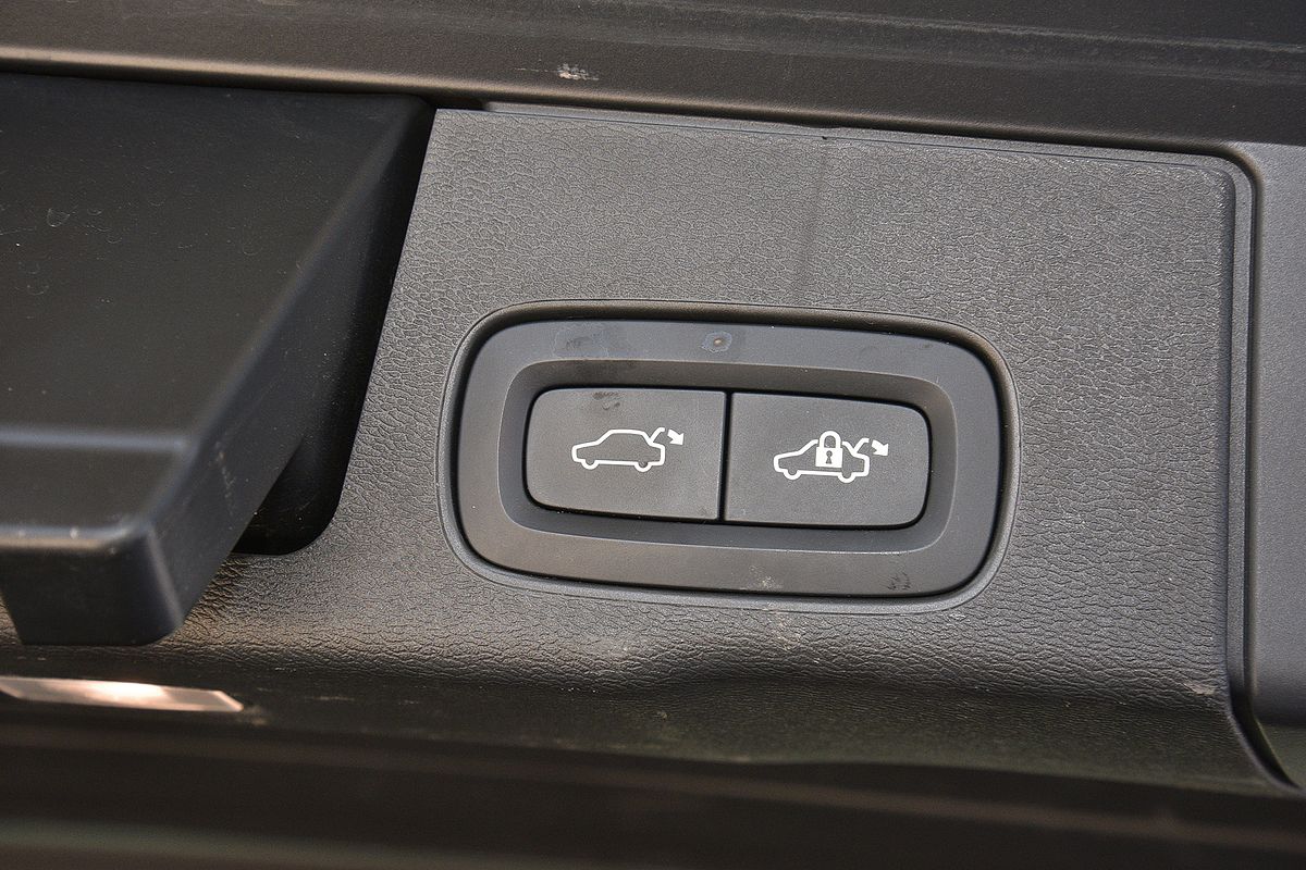 2022 Volvo XC60 B5 Inscription