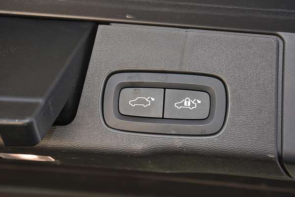 2022 Volvo XC60 B5 Inscription