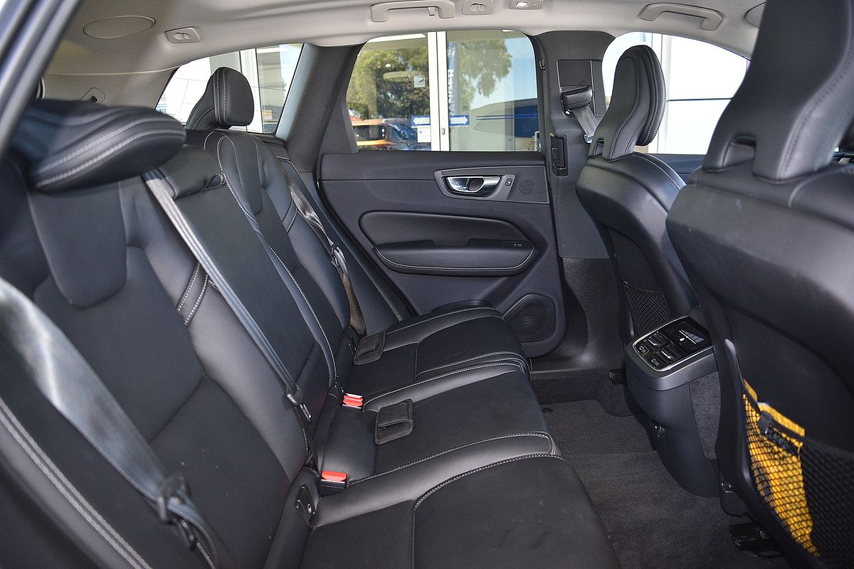 2022 Volvo XC60 B5 Inscription